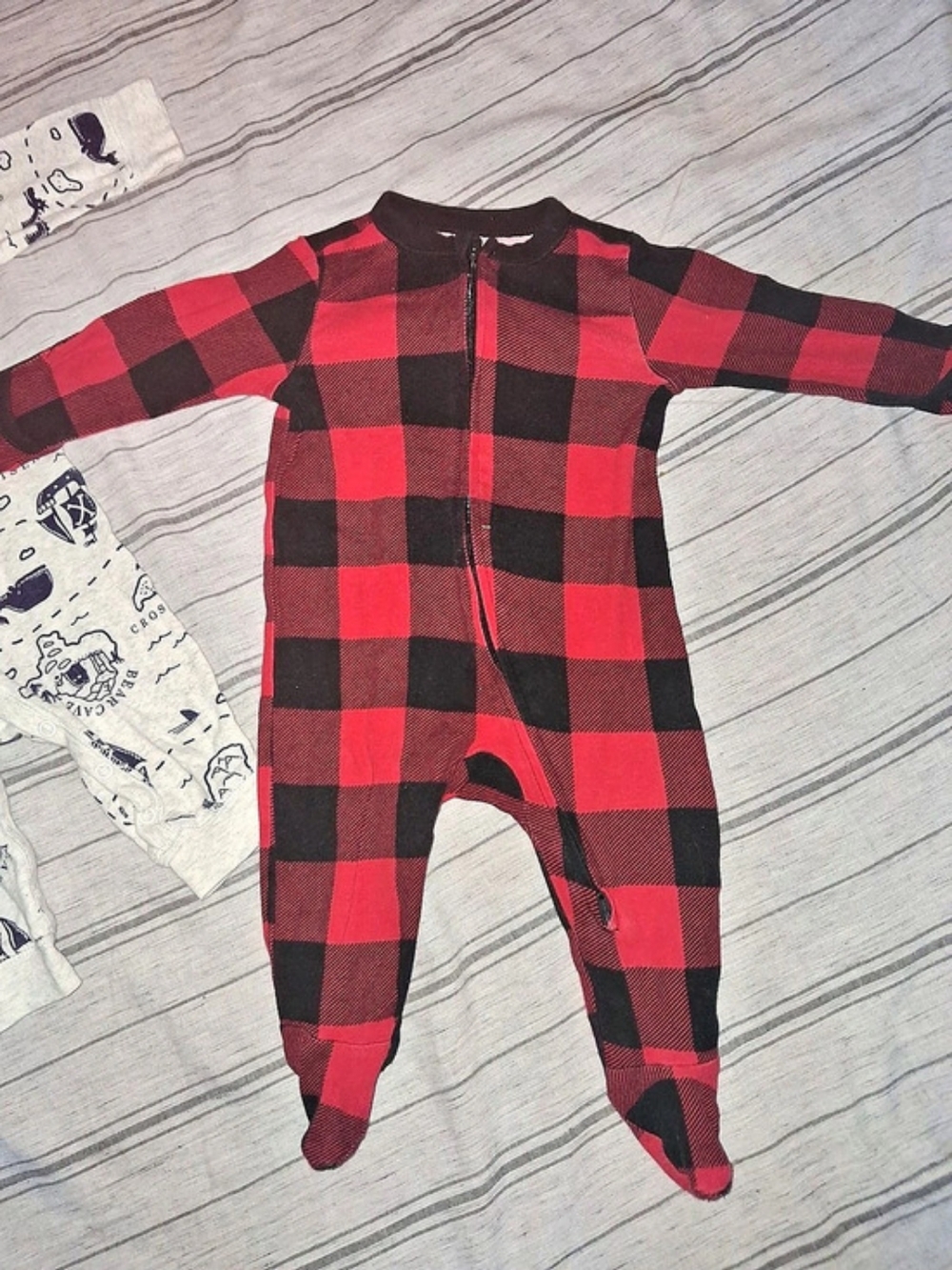 Old Navy Buffalo Plaid Footed Sleeper Red & Black Baby 6 Months